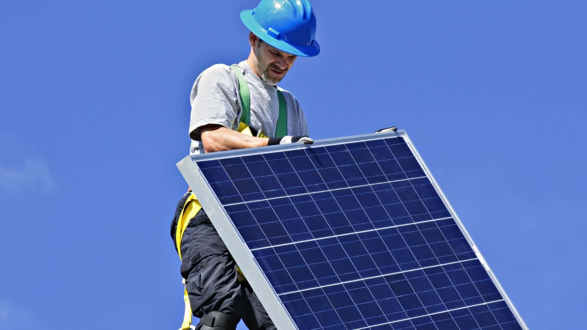 découvrez les dernières réglementations photovoltaïques en france, leurs implications pour les particuliers et les entreprises, ainsi que les avantages et subventions disponibles pour favoriser l'énergie solaire.