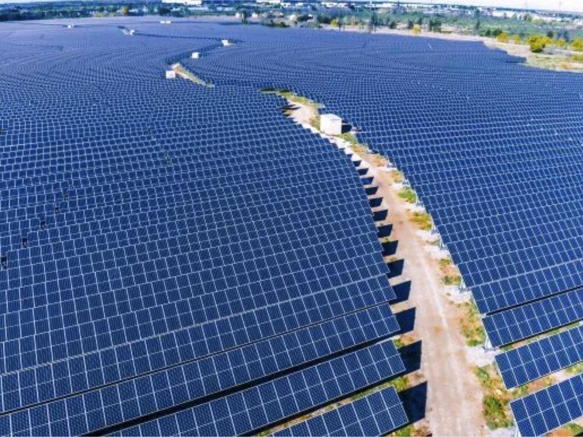 découvrez la centrale solaire de campet-et-lamolère, un projet innovant et durable qui exploite l'énergie solaire pour produire une électricité propre et renouvelable. engagez-vous pour l'environnement en soutenant les initiatives locales de transition énergétique.