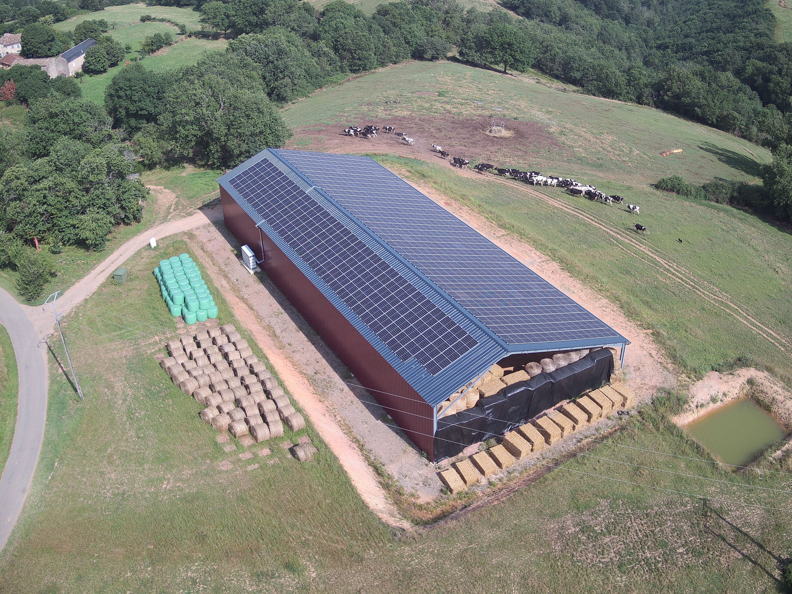 découvrez comment obtenir des panneaux photovoltaïques gratuits et réduisez vos factures d'énergie tout en contribuant à la transition écologique. profitez des aides et subventions disponibles pour installer un système d'énergie renouvelable chez vous.