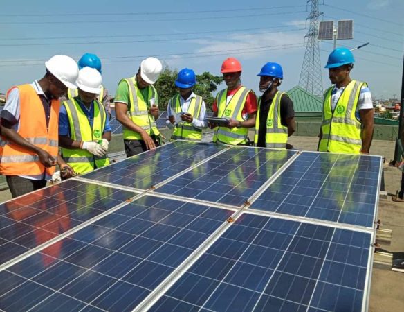 découvrez notre formation photovoltaïque gratuite et apprenez à optimiser l'énergie solaire. acquérez des compétences essentielles pour comprendre les systèmes photovoltaïques, leur installation et leur maintenance. rejoignez-nous pour une expérience enrichissante qui vous permettra de maîtriser les enjeux de l'énergie renouvelable.