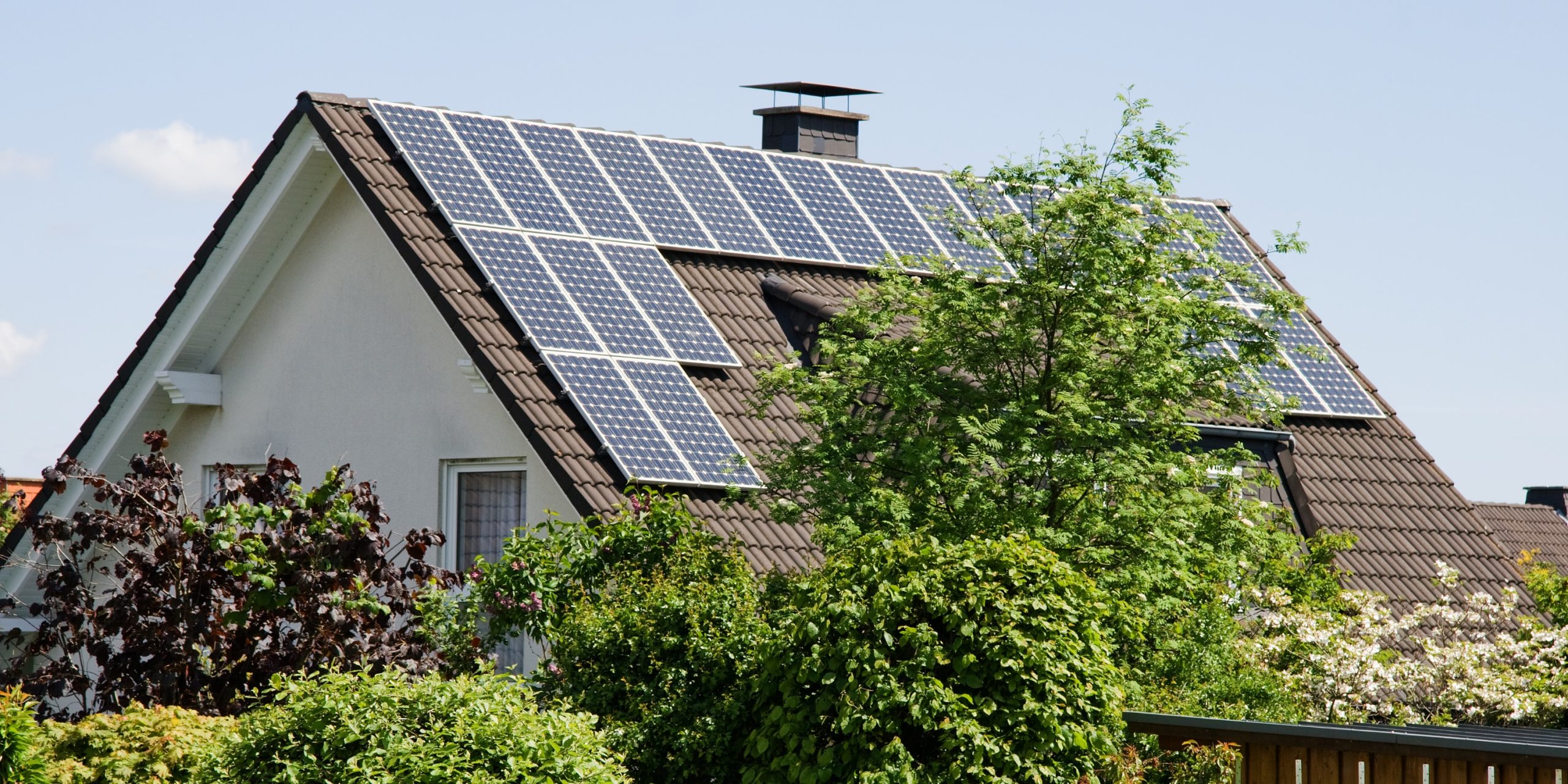 obtenez votre devis gratuit pour des panneaux solaires et découvrez comment réduire vos factures d'énergie tout en contribuant à la protection de l'environnement. comparez les offres et choisissez la solution adaptée à vos besoins.