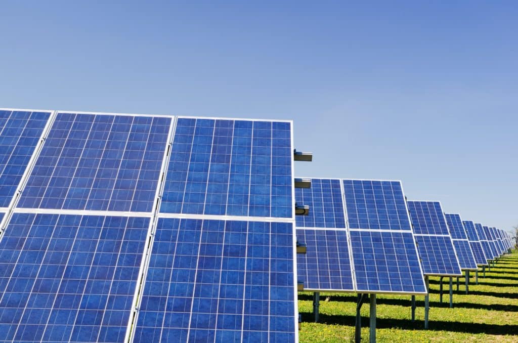 découvrez des stratégies efficaces pour optimiser votre investissement en photovoltaïque et maximiser votre retour sur investissement tout en réduisant votre empreinte carbone.