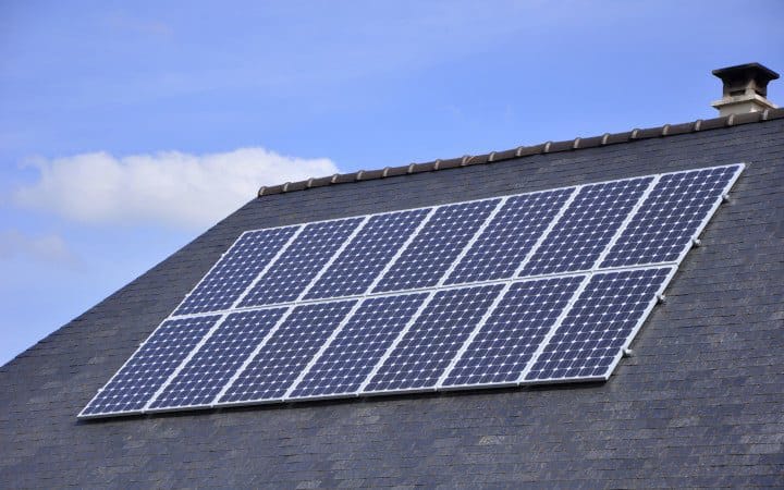découvrez les panneaux photovoltaïques, une solution écologique et économique pour produire de l'électricité à partir du soleil. apprenez comment ces dispositifs convertissent l'énergie solaire en électricité, les avantages qu'ils offrent pour votre maison ou votre entreprise, et les aides disponibles pour les installer.