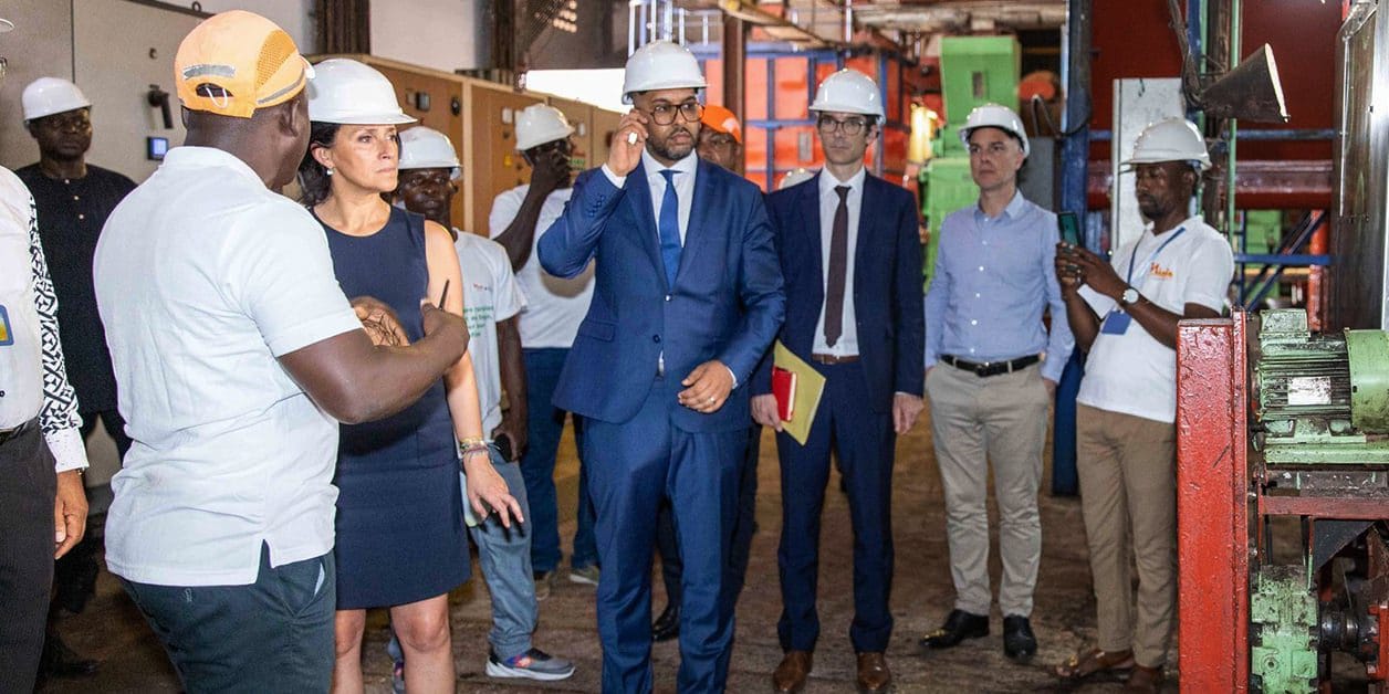 découvrez comment les partenariats stratégiques transforment l'industrie en favorisant l'innovation, la collaboration et la croissance. explorez les avantages et les meilleures pratiques pour bâtir des alliances efficaces dans un environnement compétitif.