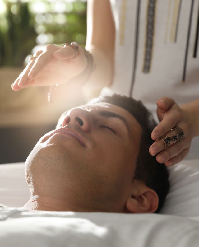 découvrez les bienfaits des soins énergétiques pour harmoniser votre corps et votre esprit. apprenez à équilibrer vos énergies, réduire le stress et favoriser votre bien-être intérieur grâce à des techniques douces et naturelles.