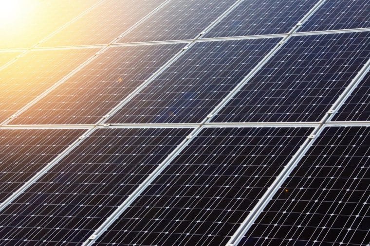 découvrez les arnaques liées aux panneaux solaires et apprenez à identifier les signes d'escroquerie. informez-vous sur les pratiques douteuses, les faux promesses et les solutions pour protéger vos investissements dans l'énergie solaire.