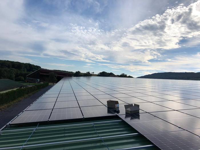 découvrez notre revue dédiée aux devis solaires, qui vous guide à travers les étapes essentielles pour choisir le meilleur système photovoltaïque. analysez les offres, comparez les prix et informez-vous sur les subventions disponibles pour un investissement éclairé et durable.