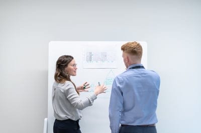 découvrez comment le service après-vente (sav) peut renforcer la fidélisation de vos clients. apprenez des stratégies efficaces pour améliorer la satisfaction client et maximiser la loyauté grâce à un sav de qualité.
