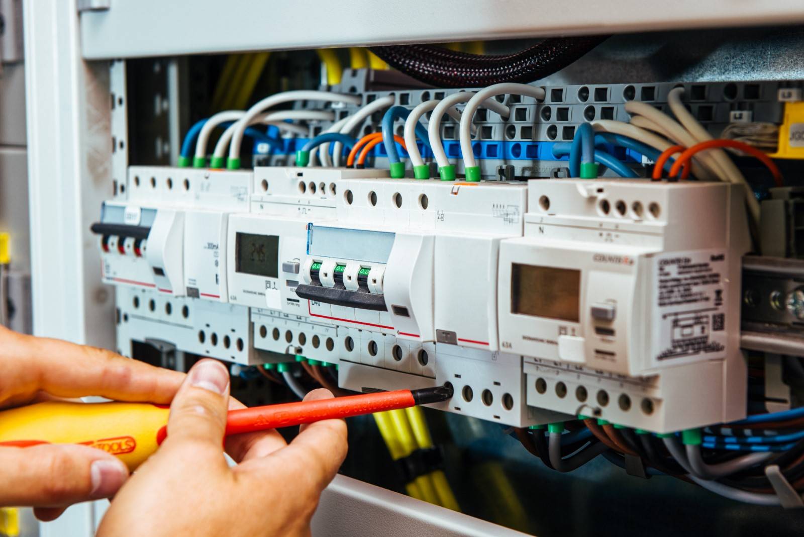 obtenez votre devis électricité gratuit en quelques clics ! comparez les offres des professionnels et réalisez des économies sur vos travaux d'électricité. contactez-nous dès aujourd'hui pour une estimation précise et sans engagement.