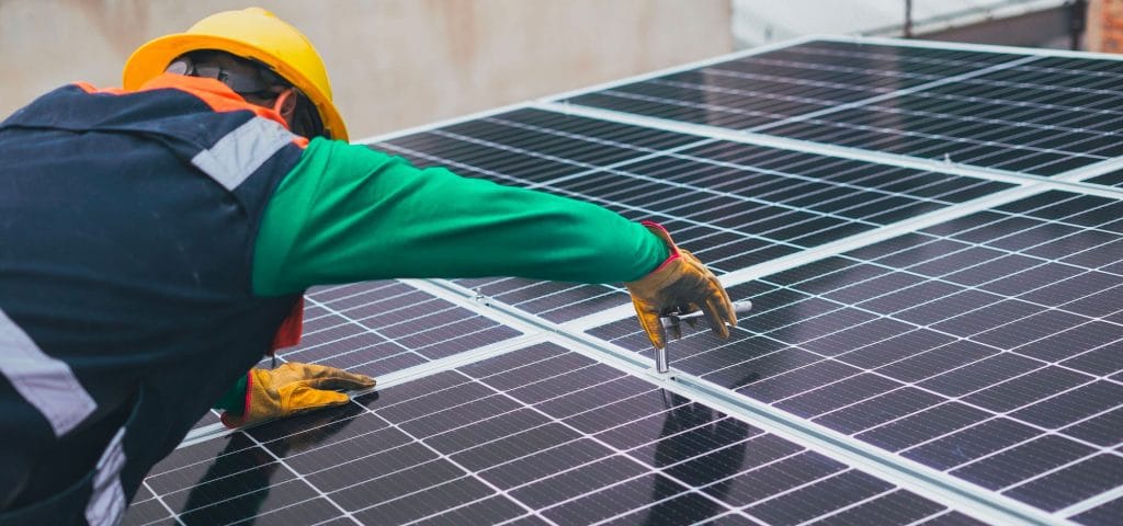 découvrez les tarifs pour la pose de panneaux solaires et optimisez votre investissement en énergie renouvelable. informez-vous sur les coûts, les aides disponibles et les avantages d'une installation solaire pour votre maison.