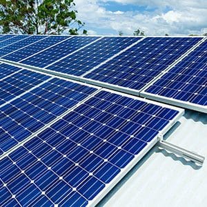 découvrez les coûts cachés associés à l'installation de panneaux photovoltaïques. informez-vous sur les dépenses imprévues, les frais d'entretien et les facteurs pouvant influencer la rentabilité de votre investissement solaire.