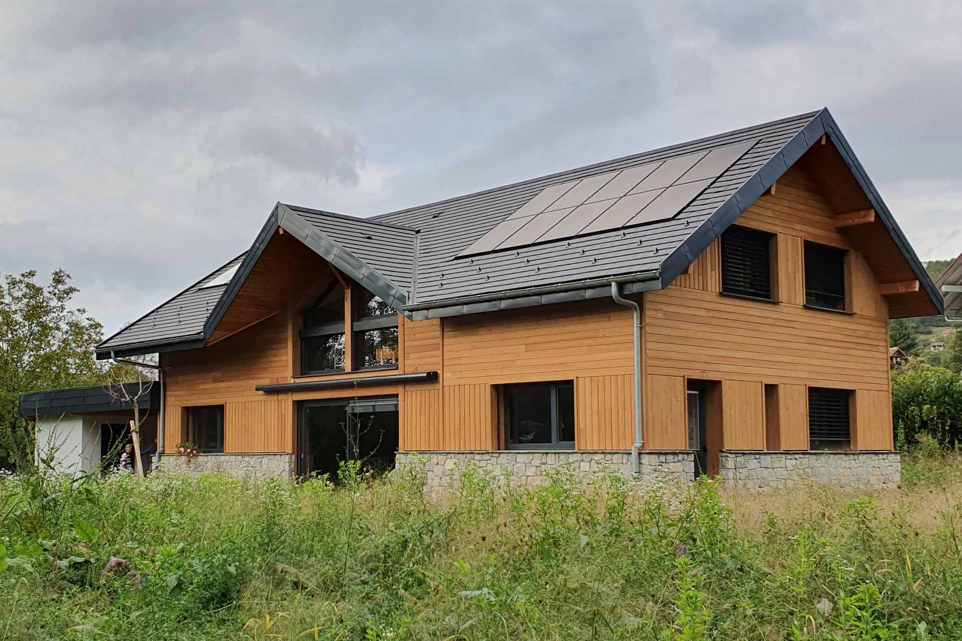 découvrez comment immosolaire transforme votre maison en un espace éco-responsable et moderne grâce à des solutions innovantes en énergie solaire. optez pour une rénovation durable qui valorise votre propriété et diminue vos factures d'électricité.