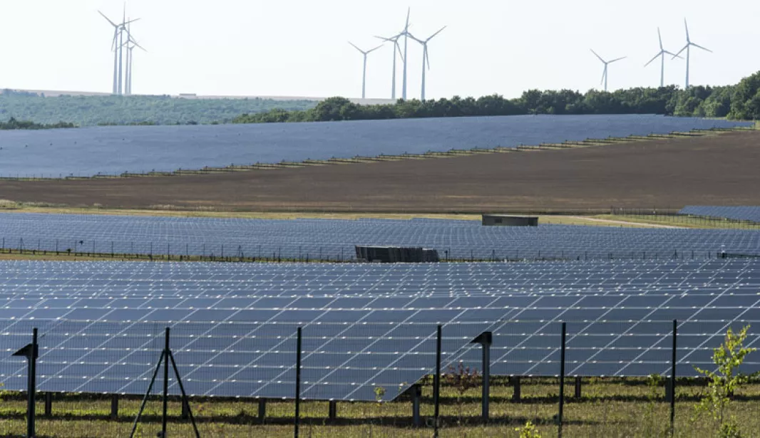 découvrez les nombreux avantages du solaire pour les entreprises : réduction des coûts énergétiques, impact environnemental positif, valorisation de l'image de marque et avantages fiscaux. optez pour une solution durable et rentable avec l'énergie solaire.