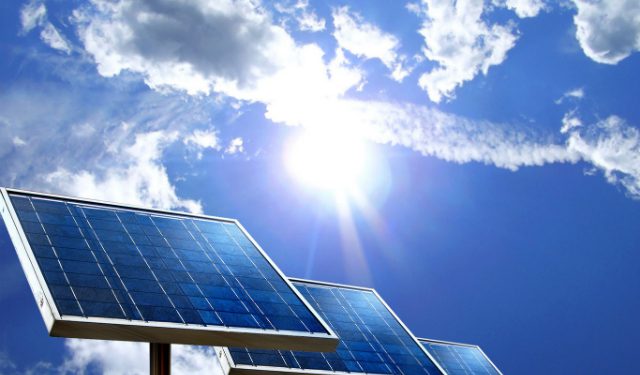découvrez comment l'avenir solaire transforme notre monde, en mettant en avant des innovations durables et des solutions éco-responsables pour un futur lumineux et respectueux de notre planète.