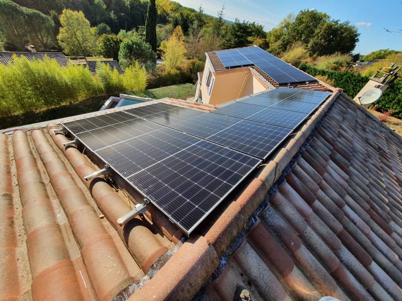 découvrez des avis authentiques sur les devis photovoltaïques. comparez les offres pour choisir la solution d'énergie solaire qui vous convient le mieux, tout en maximisant vos économies et en bénéficiant d'une énergie durable.