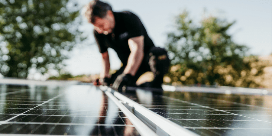 obtenez votre devis personnalisé pour une installation photovoltaïque et découvrez les coûts associés. comparez les prix, les économies d'énergie et les avantages fiscaux pour faire le meilleur choix pour votre projet solaire.