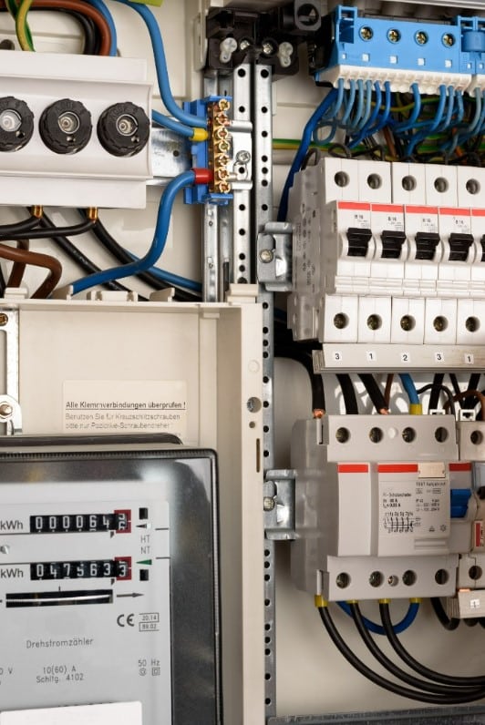 obtenez votre devis électricité gratuit en quelques clics ! comparez les tarifs des professionnels qualifiés et trouvez l'offre idéale pour vos travaux électriques. simplifiez vos démarches et faites des économies dès aujourd'hui.
