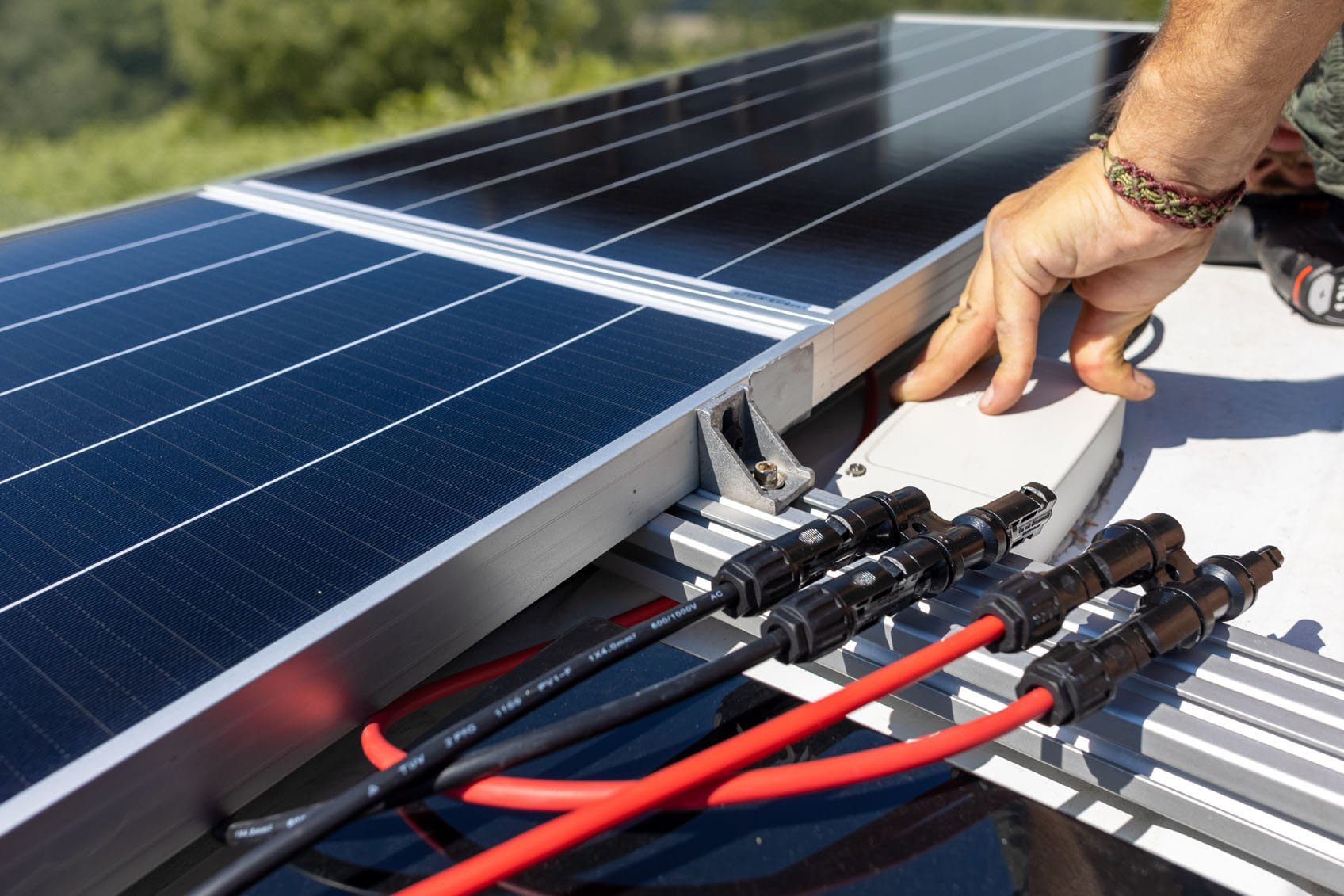 obtenez rapidement un devis pour des panneaux solaires en ligne. comparez les options, réduisez vos factures d'énergie et contribuez à la protection de l'environnement grâce à une énergie renouvelable accessible.