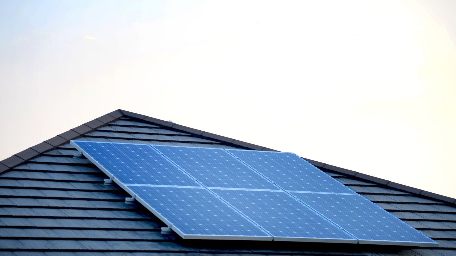 obtenez votre devis photovoltaïque personnalisé et découvrez comment investir dans l'énergie solaire peut générer des économies significatives sur vos factures d'électricité. nos experts vous accompagnent dans chaque étape pour maximiser vos économies.