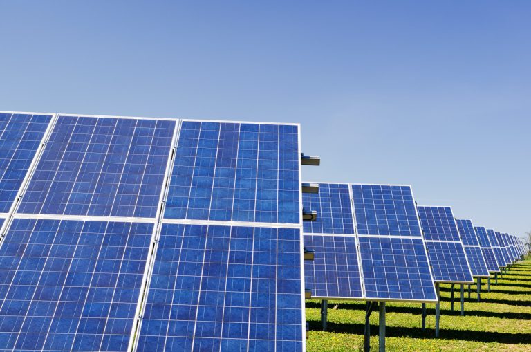 découvrez les avantages de l'énergie photovoltaïque, une solution durable et économique pour produire de l'électricité à partir du soleil. informez-vous sur les technologies, les installations, et les bénéfices environnementaux et financiers de cette énergie renouvelable.