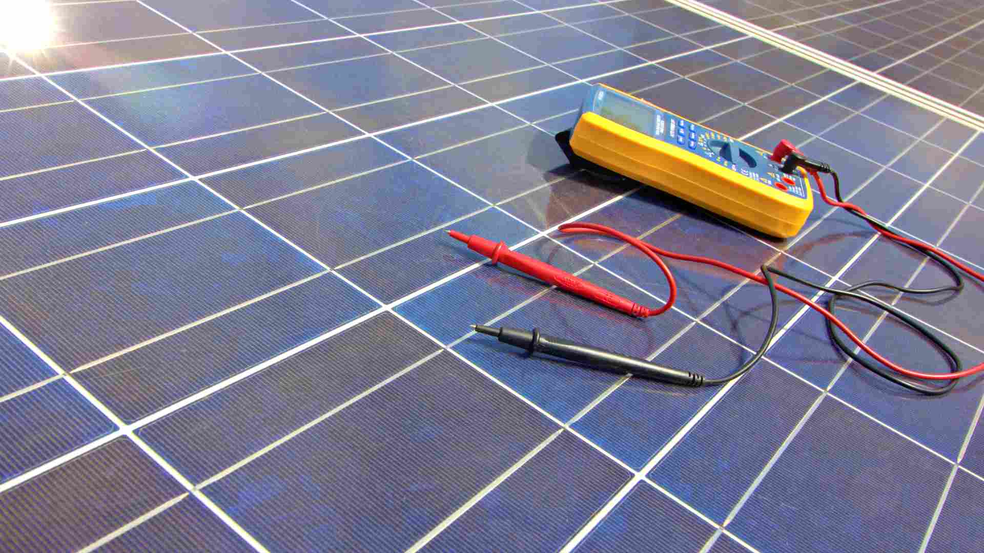 découvrez l'importance de l'entretien des panneaux photovoltaïques pour maximiser leur efficacité et prolonger leur durée de vie. obtenez des conseils pratiques pour maintenir vos installations solaires en parfait état et optimiser votre production d'énergie renouvelable.