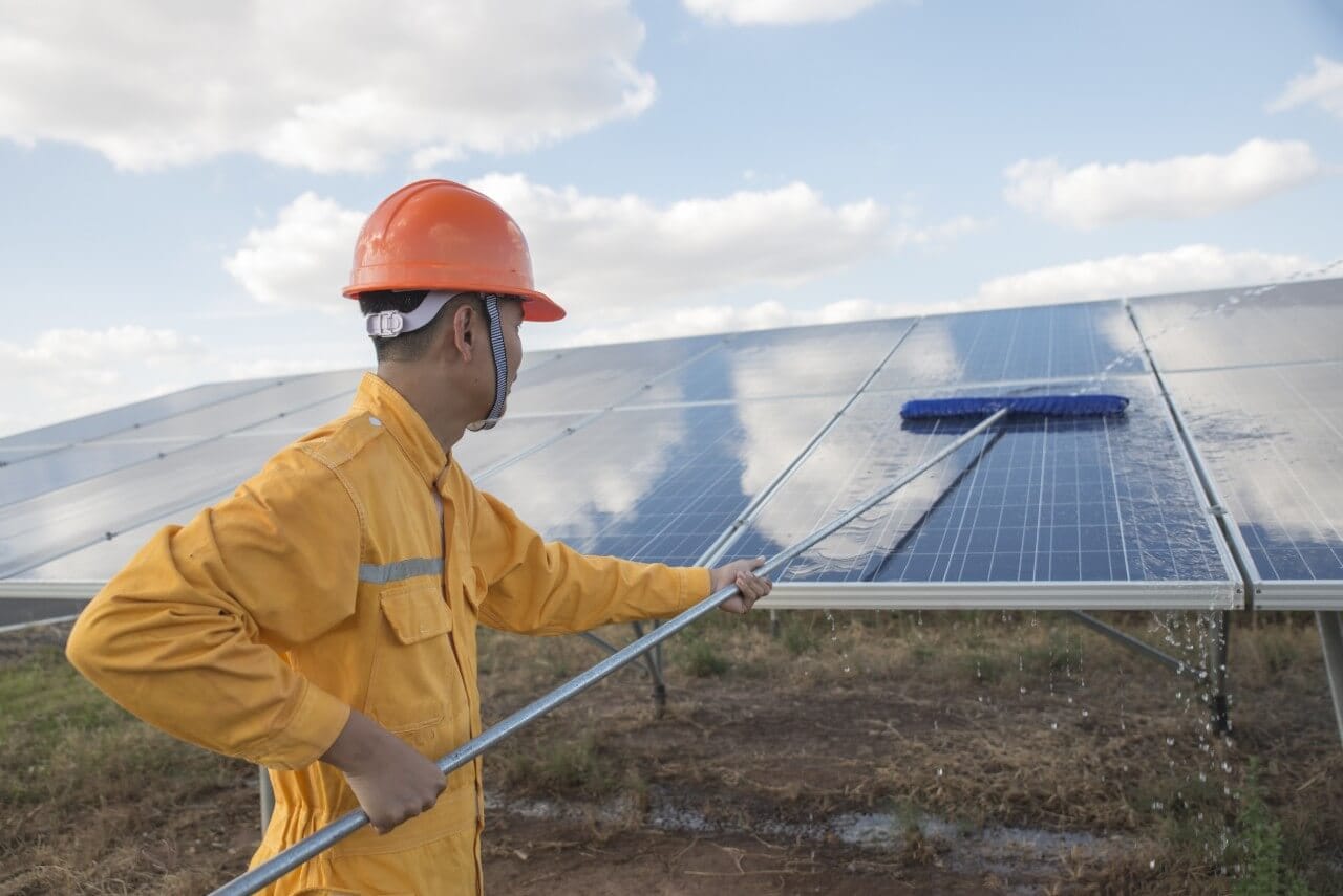 découvrez l'importance de l'entretien des panneaux photovoltaïques pour optimiser leur performance et prolonger leur durée de vie. suivez nos conseils sur le nettoyage, l'inspection et les meilleures pratiques pour maintenir vos installations solaires en parfait état.
