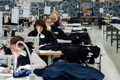 découvrez notre marque dédiée à la fabrication éthique, où chaque produit est conçu avec respect pour l'environnement et les droits des travailleurs. participez à un mouvement responsable en choisissant des articles qui allient qualité et durabilité.