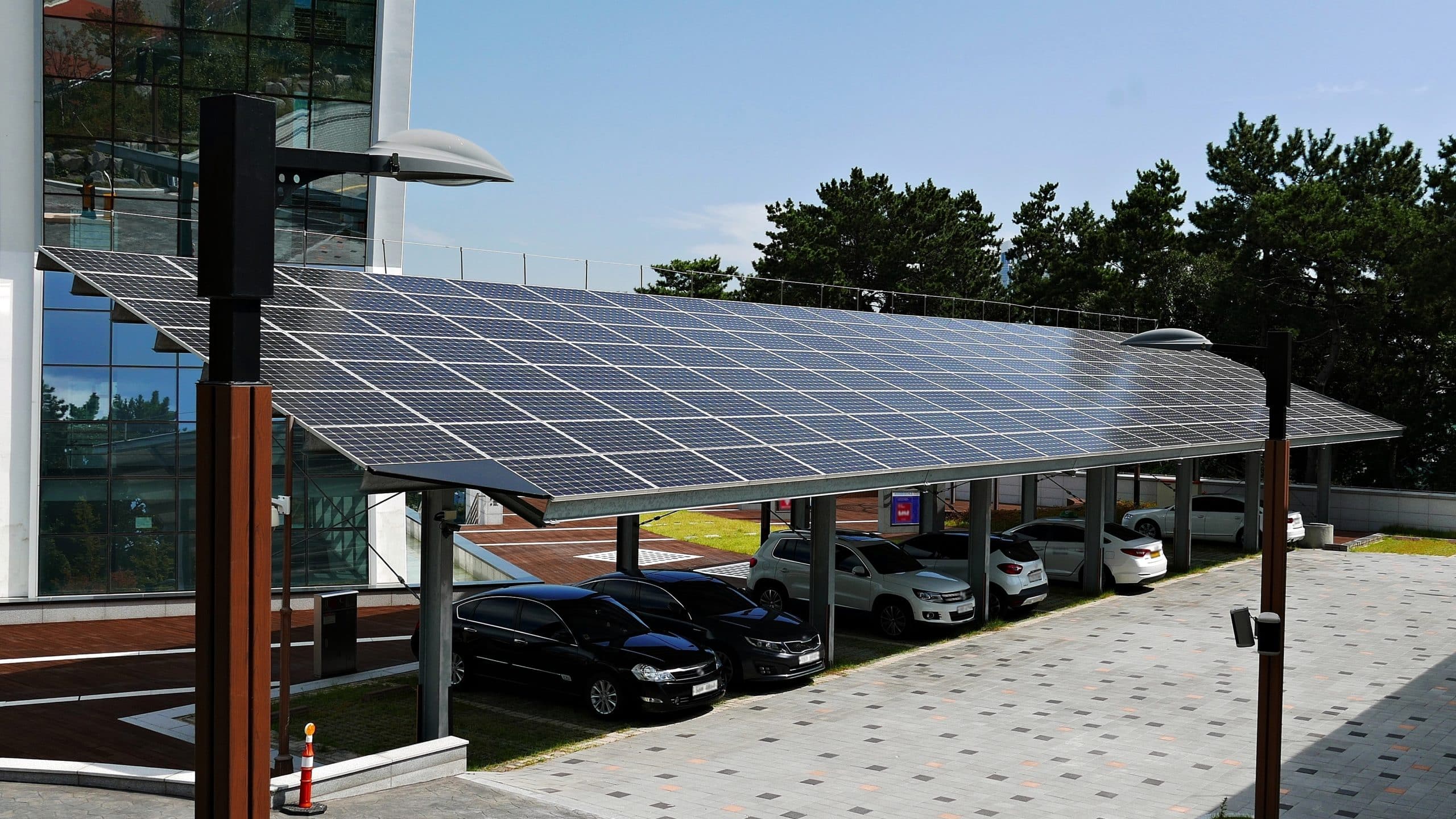 découvrez comment bénéficier d'un garage photovoltaïque gratuit grâce à nos solutions innovantes. profitez de l'énergie solaire pour réduire vos factures d'électricité tout en protégeant votre véhicule. informez-vous sur les conditions et les avantages d'une installation durable.