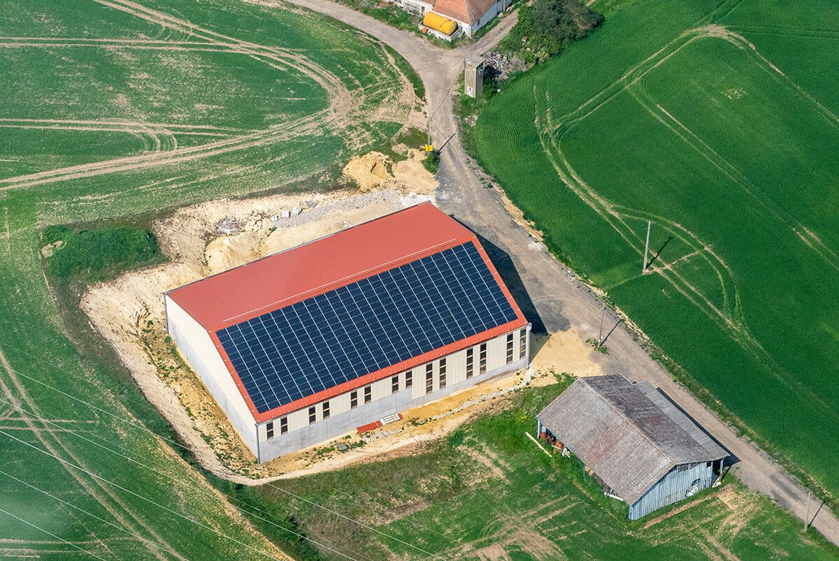découvrez comment obtenir un hangar photovoltaïque gratuit pour maximiser votre production d'énergie solaire. explorez les avantages, les démarches administratives et les opportunités de financement qui s'offrent à vous. transformez votre espace en une source de revenus durable tout en contribuant à la transition énergétique.