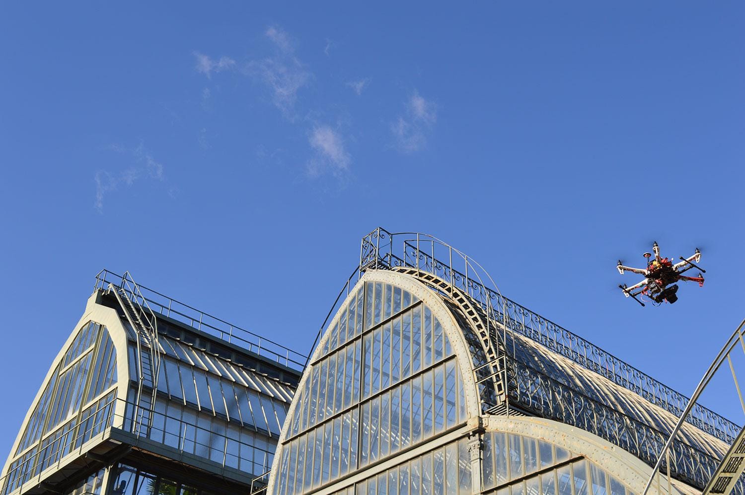 découvrez comment les drones révolutionnent l'inspection commerciale en offrant des solutions rapides, précises et efficaces. analysez les avantages, les applications et l'avenir de cette technologie dans le secteur commercial.