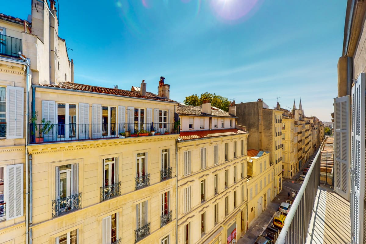 découvrez comment l'impact économique influence le marché immobilier. analyse des tendances, des facteurs économiques et des implications pour les investisseurs et les acheteurs dans un environnement en constante évolution.