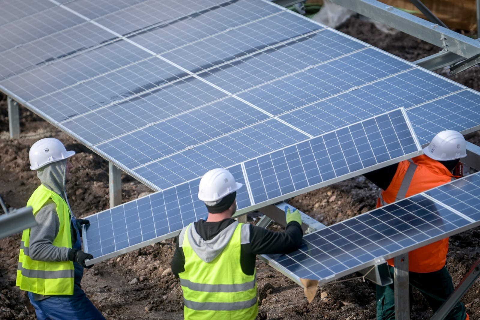 découvrez l'impact des panneaux solaires sur l'environnement et l'économie. analyse des avantages écologiques, réduction des émissions de co2 et économies d'énergie. informez-vous sur cette solution durable et son rôle dans la transition énergétique.
