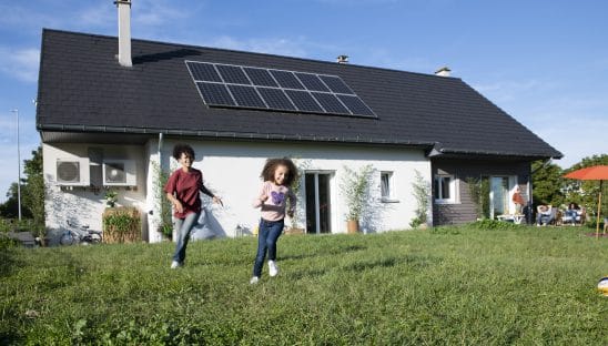 découvrez comment bénéficier d'une installation photovoltaïque gratuite avec edf et réduisez vos factures d'énergie tout en contribuant à la transition énergétique. profitez des aides et des solutions proposées pour transformer votre toit en source d'énergie renouvelable.