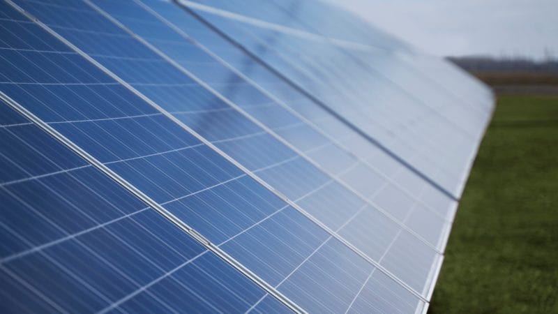 découvrez comment investir en photovoltaïque peut non seulement contribuer à la transition énergétique, mais aussi générer des revenus durables. apprenez les avantages financiers, les subventions disponibles et les meilleures pratiques pour maximiser votre investissement dans l'énergie solaire.