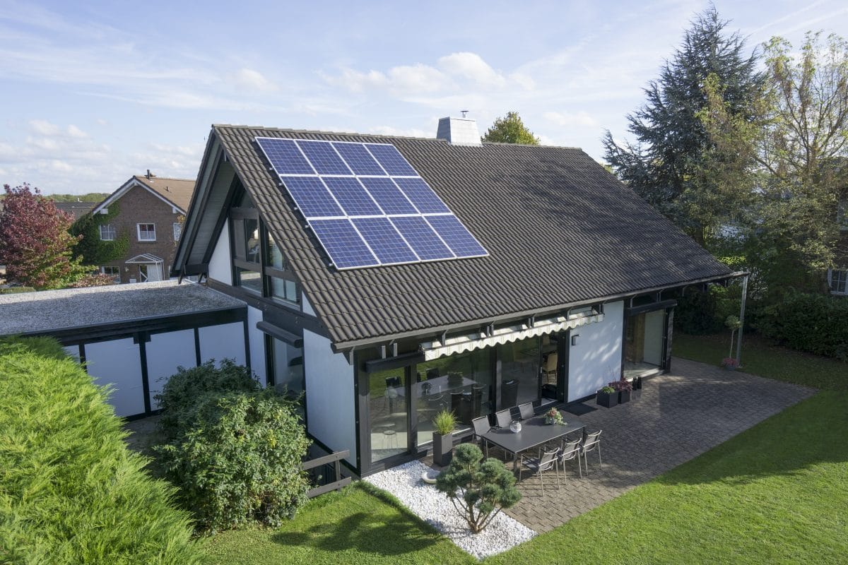 découvrez comment investir dans des panneaux solaires pour économiser sur vos factures d'électricité et contribuer à un avenir durable. apprenez les avantages, les coûts et les options de financement pour maximiser votre retour sur investissement.