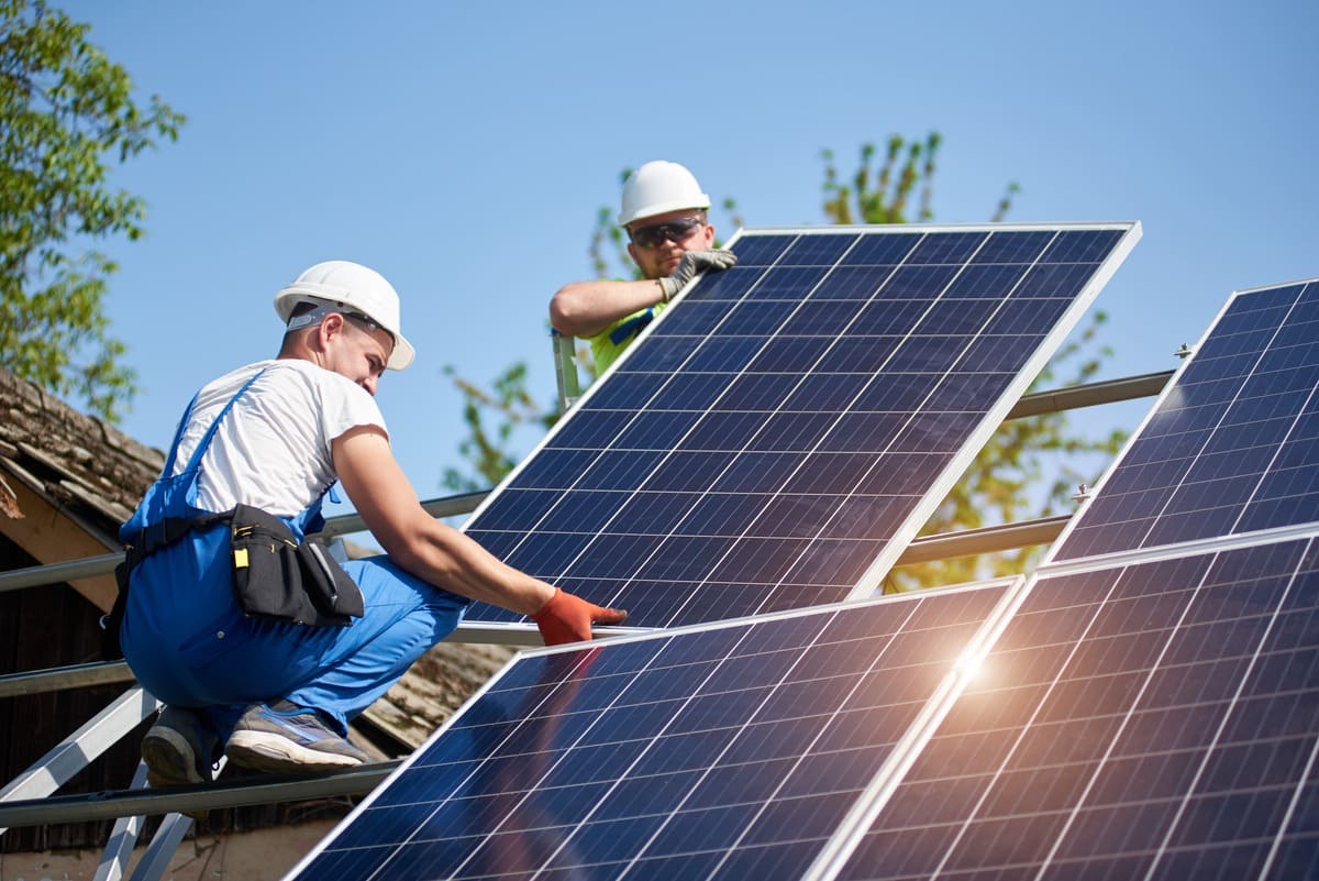 découvrez le programme maprimerénov' 2024 dédié aux panneaux solaires. profitez d'aides financières pour transformer votre maison en un espace écologique et économique. informez-vous sur les conditions d'éligibilité et faites le choix d'une énergie durable pour vos projets de rénovation.