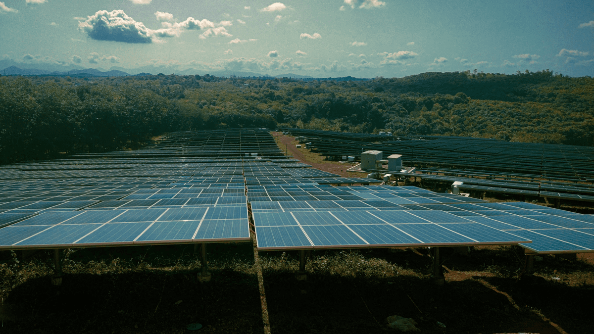 découvrez comment l'optimisme solaire transforme notre manière de penser l'énergie renouvelable. plongez dans un futur lumineux et durable avec des solutions innovantes et des initiatives inspirantes qui promeuvent la joie et le potentiel des énergies solaires.