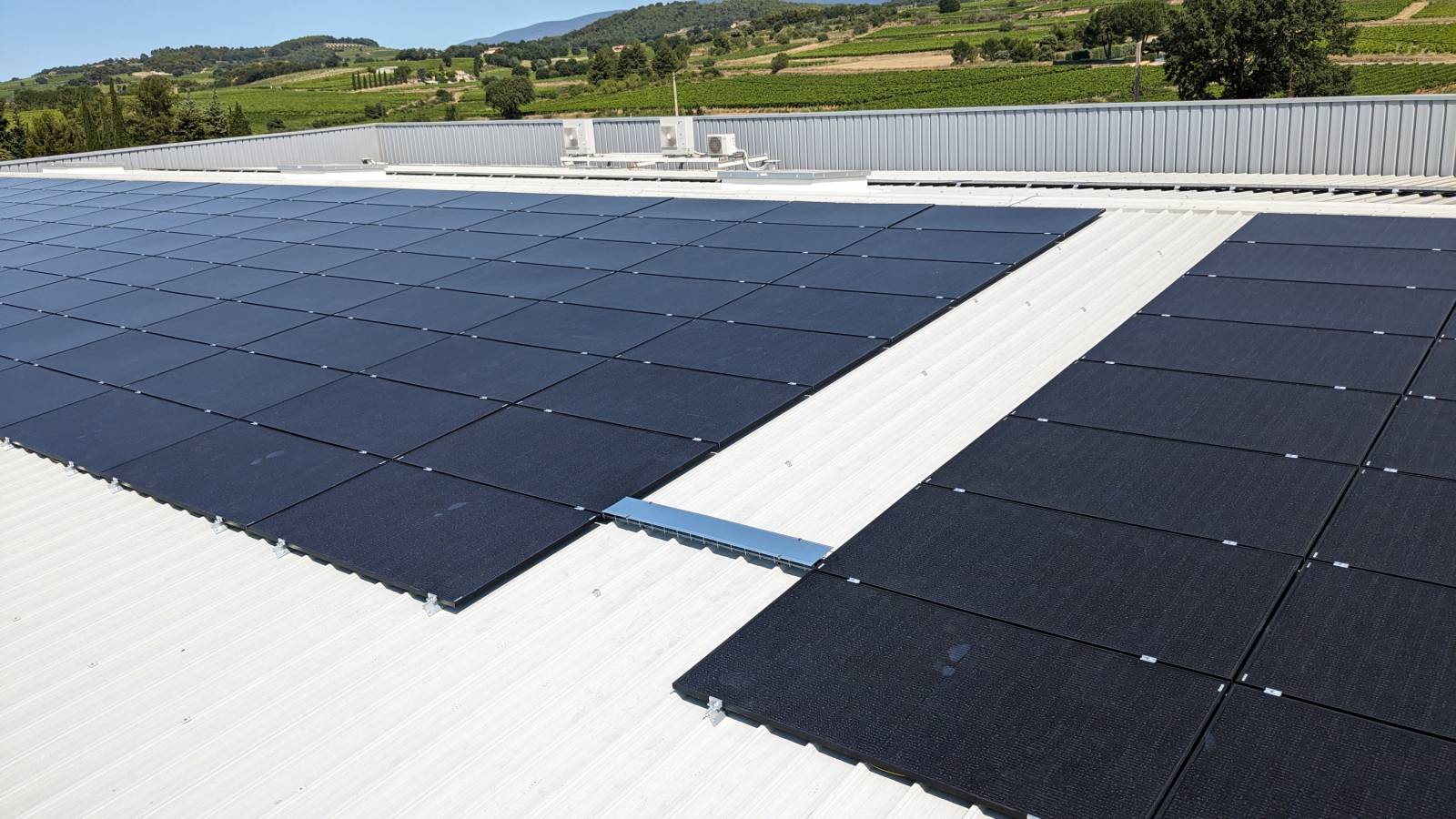 découvrez comment bénéficier de panneaux solaires gratuits pour votre maison ! profitez de l'énergie renouvelable, réduisez vos factures d'électricité et contribuez à la protection de l'environnement grâce à des aides et des subventions disponibles.