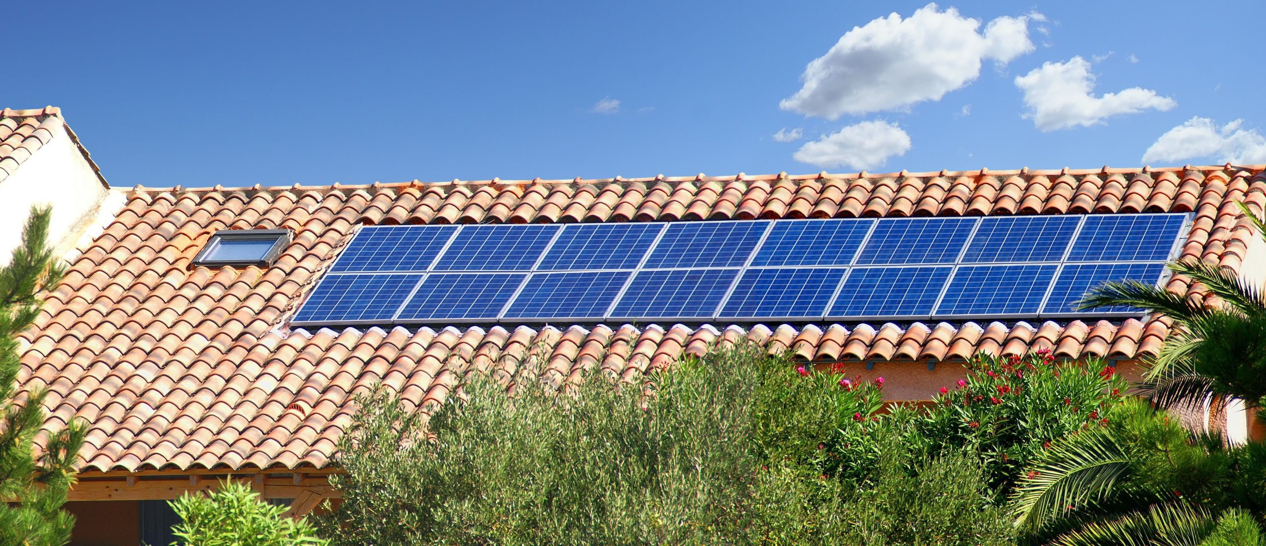 découvrez les panneaux photovoltaïques, une solution écoresponsable pour produire votre propre électricité à partir de l'énergie solaire. informez-vous sur les avantages, l'installation et les économies d'énergie possibles grâce à cette technologie durable.