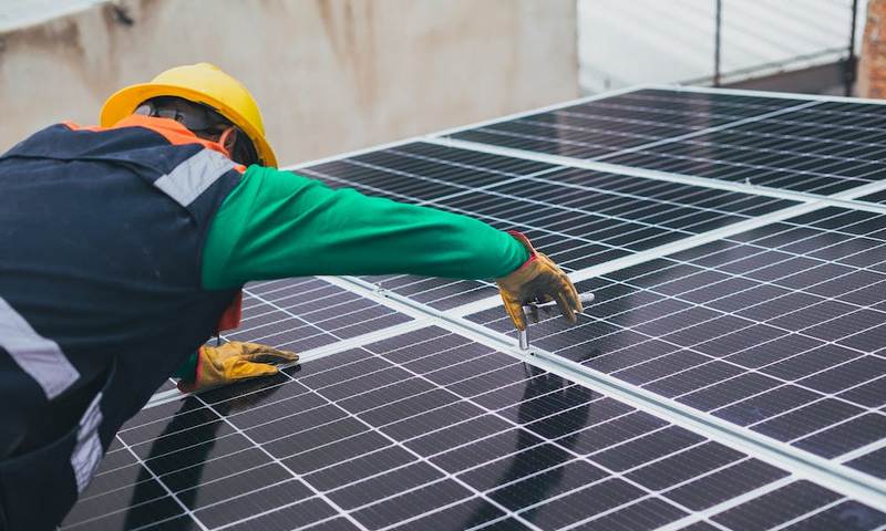 découvrez comment bénéficier de panneaux photovoltaïques gratuits pour produire votre propre électricité et réduire votre facture énergétique. profitez des aides et subventions disponibles pour transformer votre consommation d'énergie durablement.
