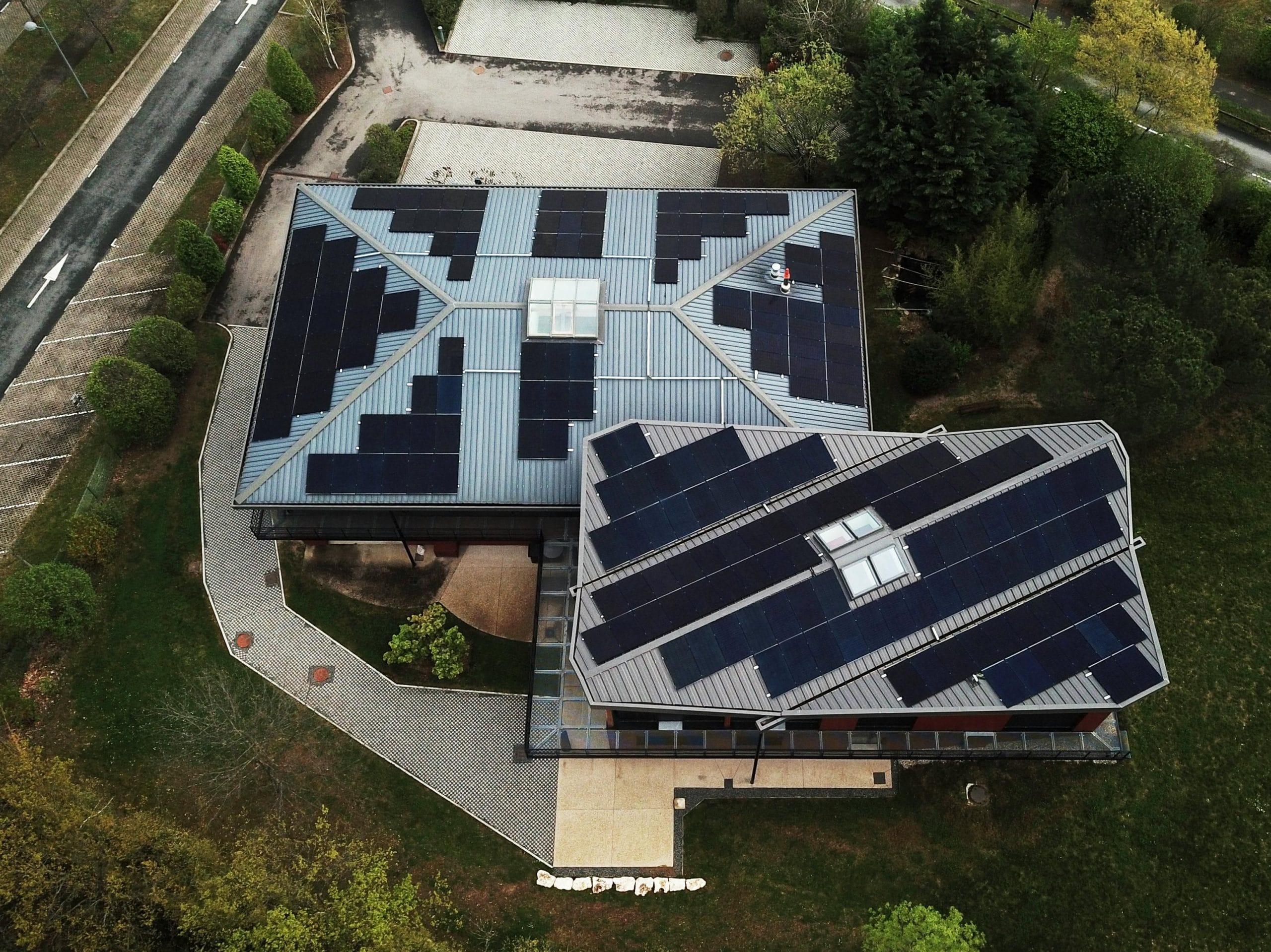 découvrez comment bénéficier de panneaux photovoltaïques gratuits pour votre maison. profitez d'une énergie renouvelable accessible et réduisez votre facture d'électricité tout en contribuant à la protection de l'environnement.