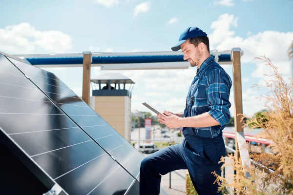 découvrez comment les panneaux photovoltaïques peuvent devenir une solution rentable pour votre consommation d'énergie. profitez des avantages financiers, des aides gouvernementales et d'une énergie renouvelable durable tout en faisant un geste pour l'environnement.