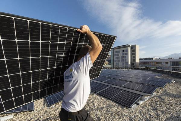 découvrez les avantages des panneaux solaires, une solution écologique et économiquement avantageuse pour produire votre propre énergie renouvelable, réduire vos factures et contribuer à un avenir durable.