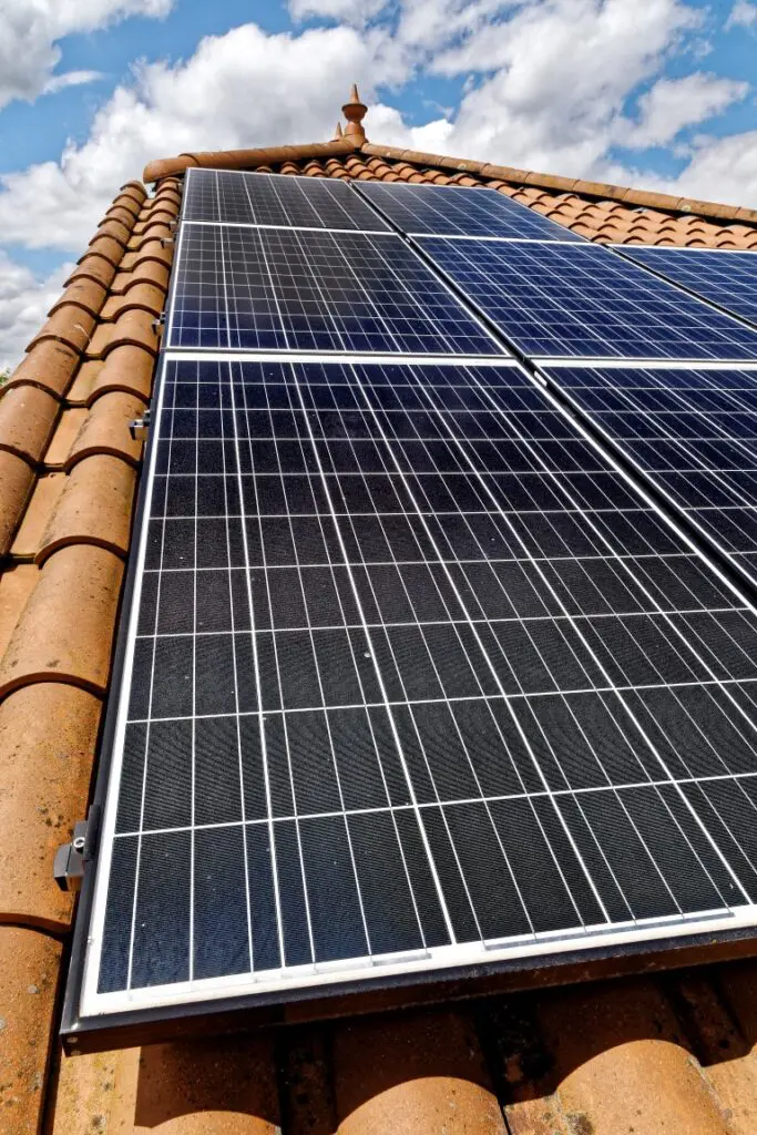 découvrez les panneaux solaires edf, une solution énergétique innovante et durable pour réduire votre facture d'électricité et contribuer à la préservation de l'environnement. informez-vous sur les avantages, les installations et les aides disponibles pour faire le choix idéal pour votre foyer.