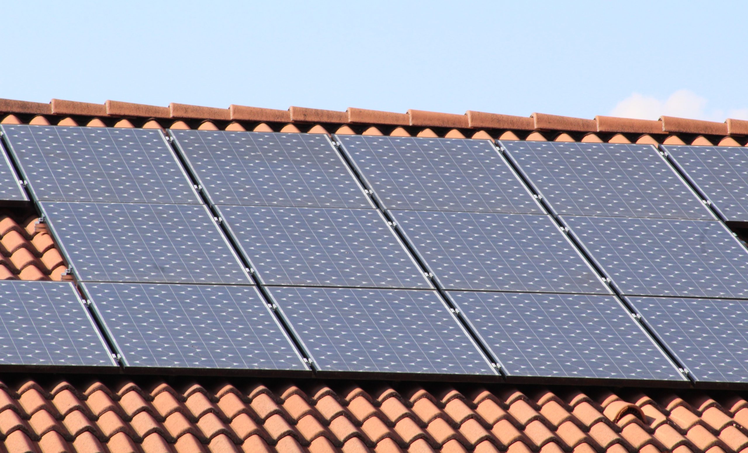 découvrez comment bénéficier de panneaux solaires gratuits et réduire vos factures d'électricité. informez-vous sur les aides disponibles, les démarches à suivre et les avantages d'une installation solaire éco-responsable.