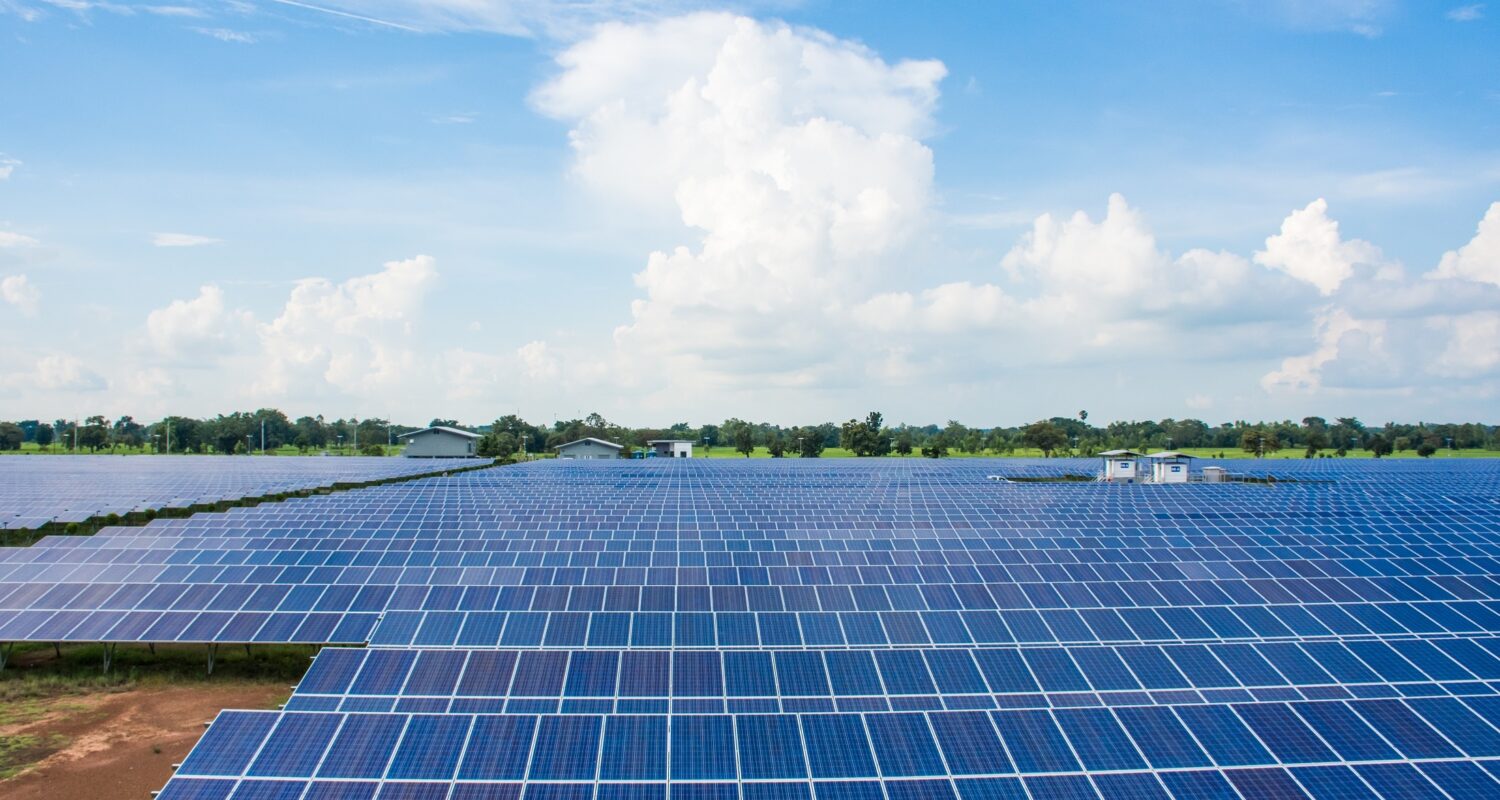 découvrez comment le photovoltaïque façonne l'avenir énergétique avec des solutions durables et innovantes, réduisant notre empreinte carbone tout en offrant des économies sur vos factures d'électricité.