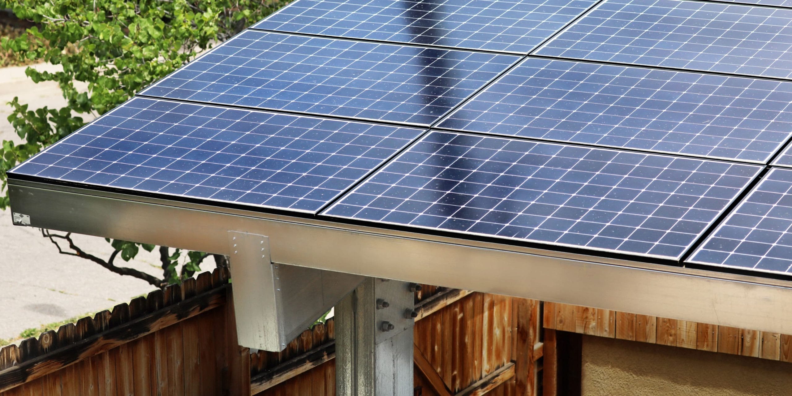 découvrez comment obtenir une pose de panneaux photovoltaïques gratuite pour votre habitation. profitez des aides et subventions disponibles pour transitionner vers une énergie renouvelable et réduire vos factures d'électricité tout en préservant l'environnement.