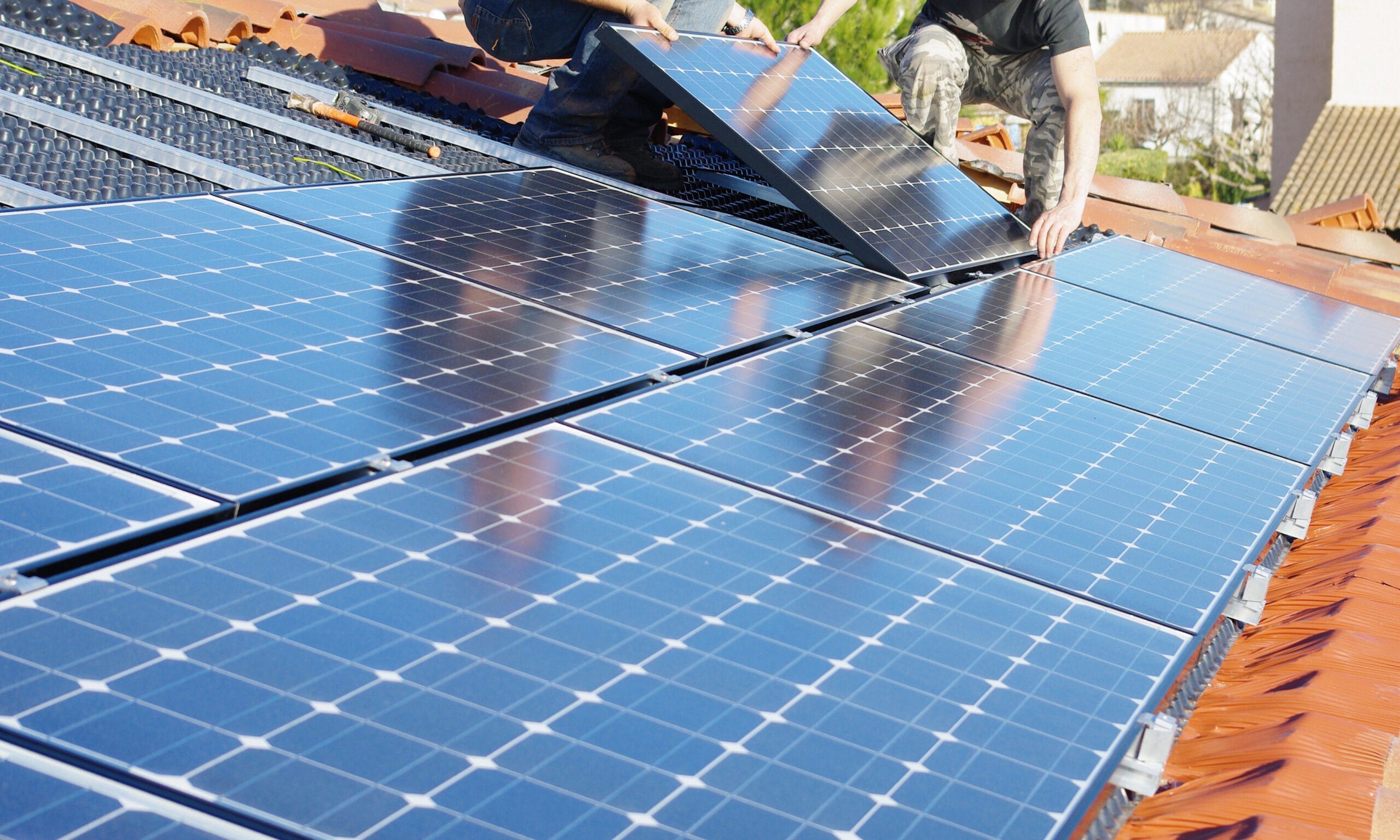 découvrez nos tarifs compétitifs et les options d'installation photovoltaïque adaptées à vos besoins. profitez de l'énergie solaire tout en réduisant vos factures d'électricité grâce à une installation de panneaux solaires professionnelle et sur mesure.