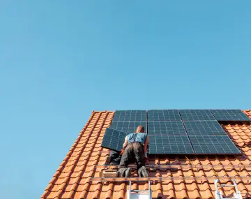découvrez les prix des panneaux solaires en 2023 ! informez-vous sur les tendances du marché, les différents types de panneaux et les facteurs influençant les coûts pour faire le meilleur choix pour votre installation solaire.