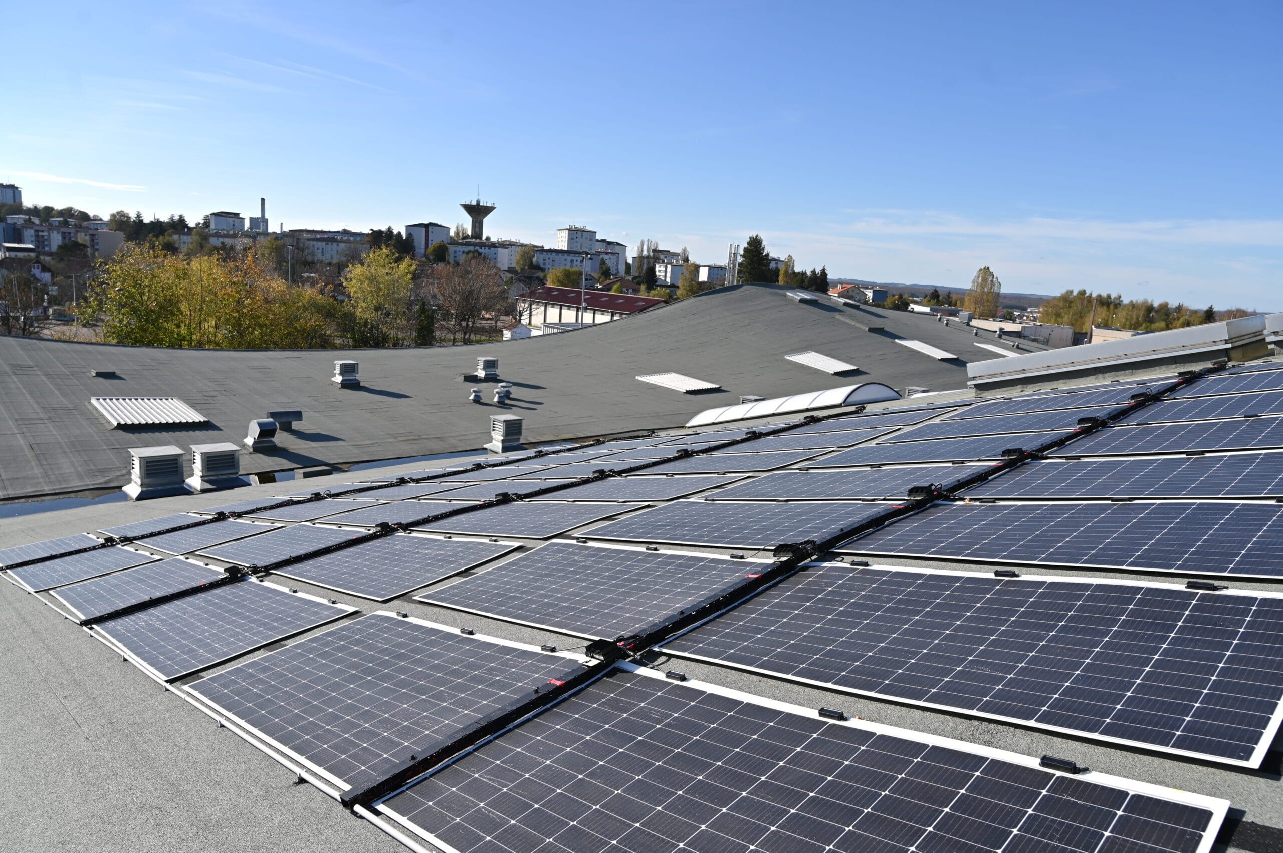 découvrez comment les projets solaires communautaires transforment nos territoires en favorisant l'énergie durable. participez à l'essor des énergies renouvelables et engagez-vous pour un avenir plus vert avec des initiatives collaboratives qui renforcent les liens entre les habitants.